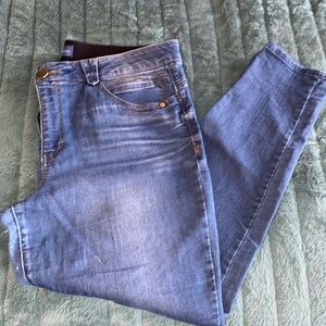 Democracy “Ab” solution technology, size 16 stretch skinny Jean